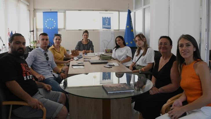 Makedon öğrencilerden Kuşadası Belediyesi’ne ziyaret