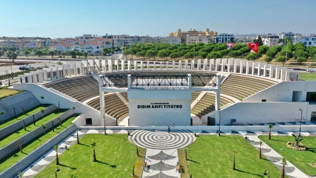 BAŞKAN ATABAY: “DİDİM AMFİ TİYATRO’NUN AÇILIŞINA TÜM VATANDAŞLARIMIZI BEKLİYORUZ”