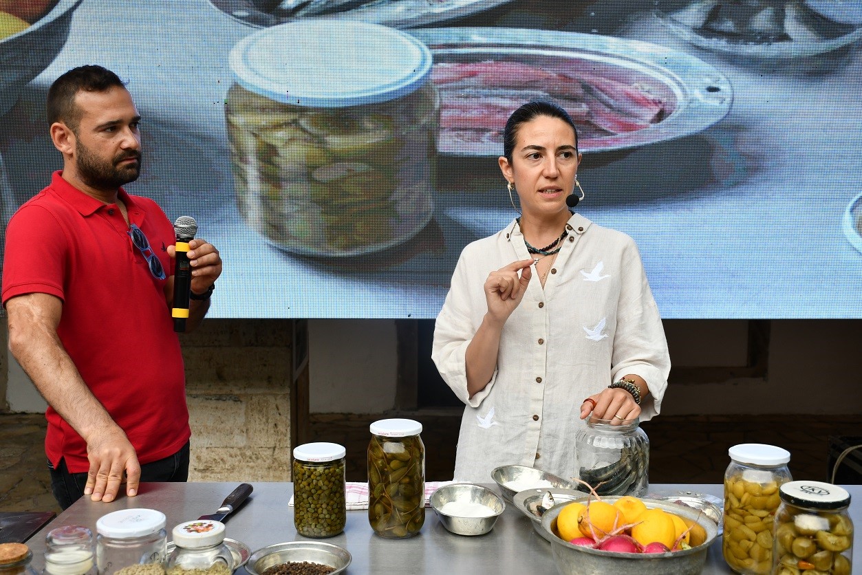 ŞİFA DEPOSU KAPARİ VE SARDALYA TURŞUSU DAMAK ÇATLATTI