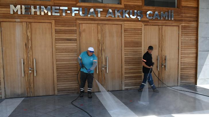 Kuşadası’nda camiler bayram namazına hazır