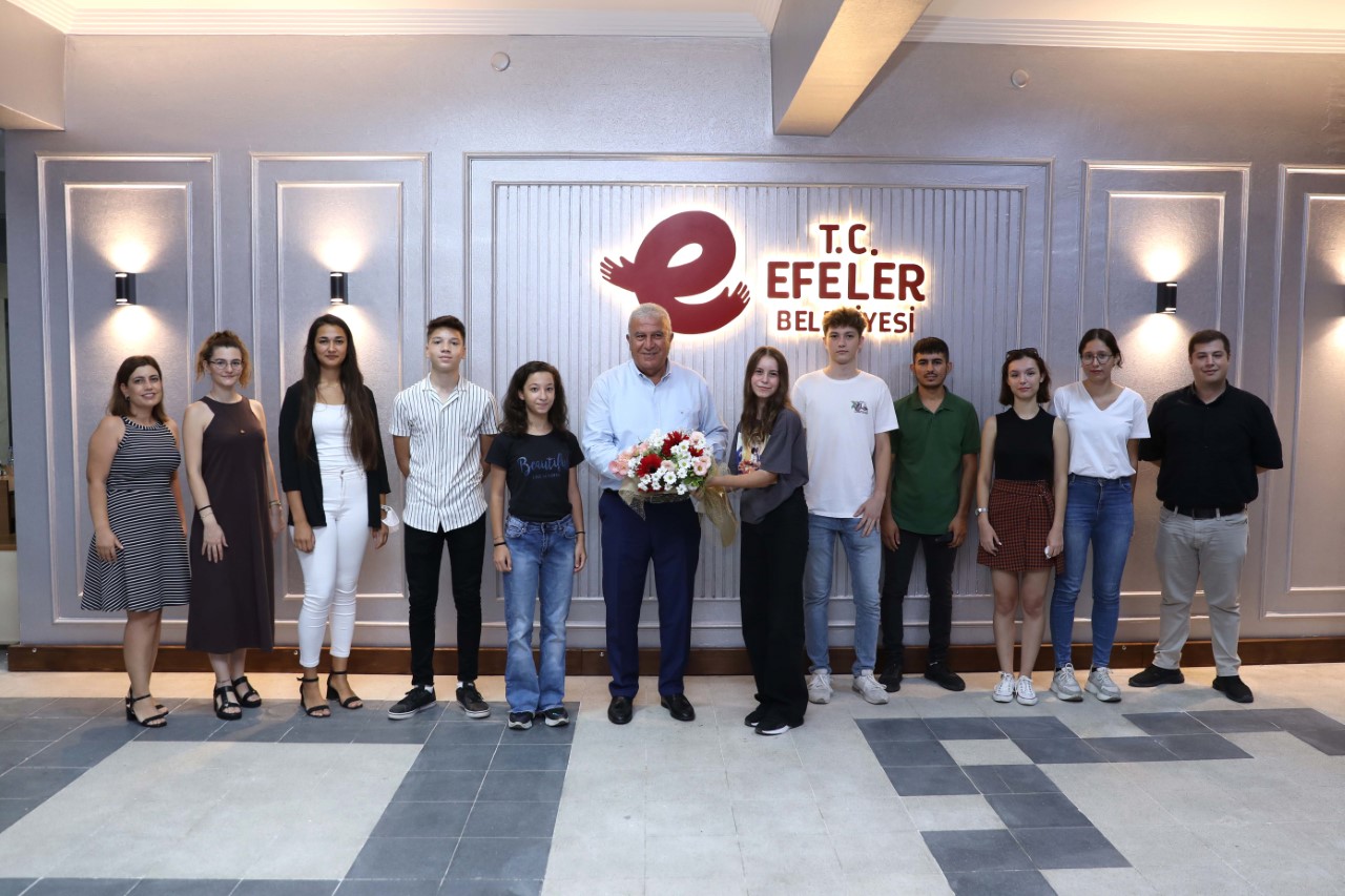 EFESEM Akademi Öğrencileri Başkan Atay’ı Ziyaret Etti