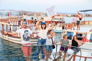 Sığacık Körfezi’nde yat limanına tepki; Doğa katliamına hayır dediler