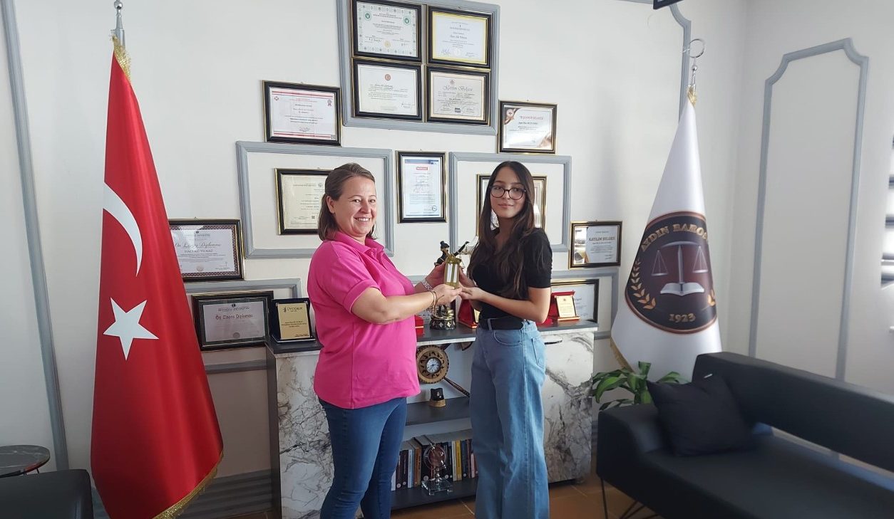 Başkan Öndeş, fen liselerini kazanan öğrencilere hediye verdi