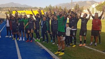 Efeler kendi sahasında ilk galibiyetini aldı