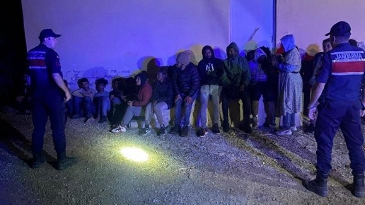 Kuşadası’nda 27 düzensiz göçmen kurtarıldı