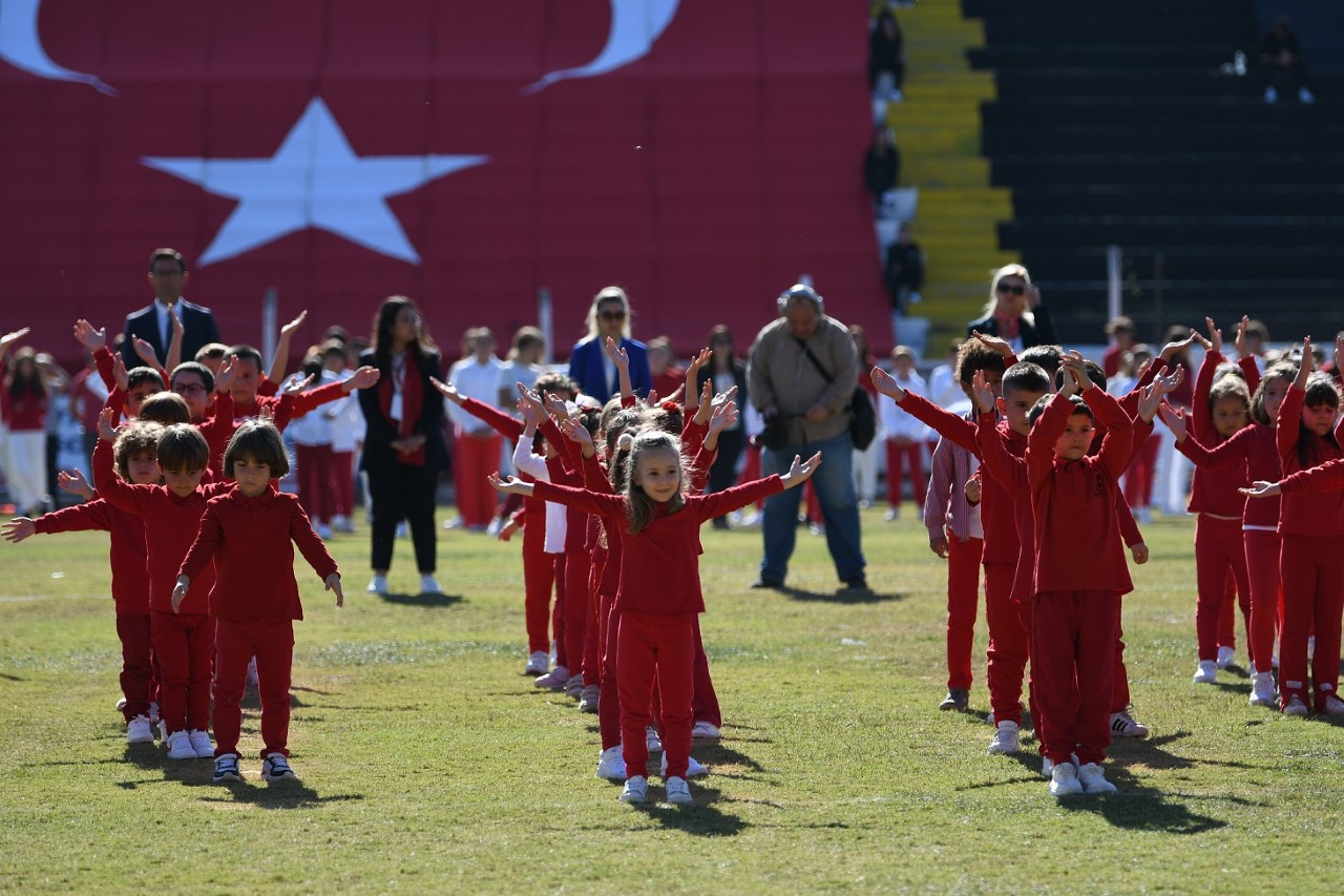 Kuşadası’nda Cumhuriyet bayramı kutlamalarına yoğun ilgi
