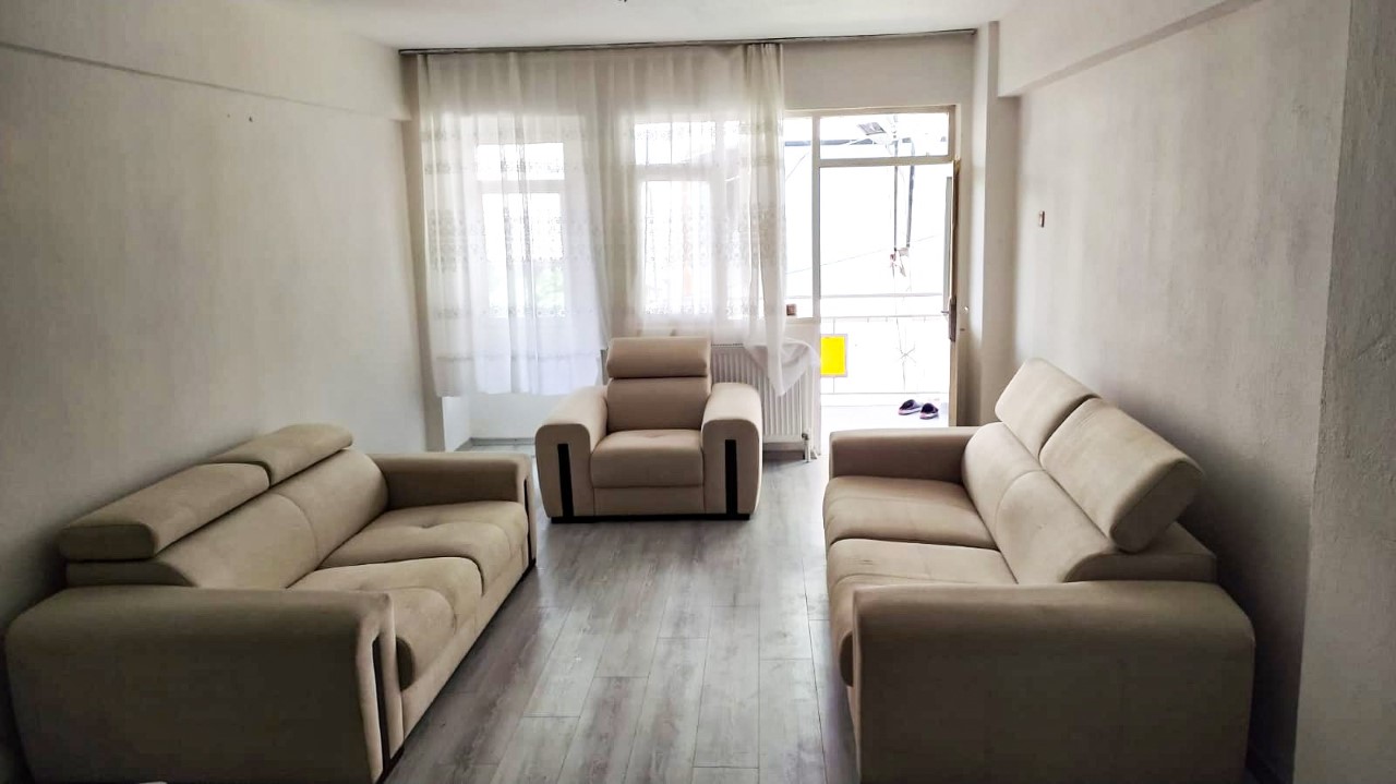 Bayraklı Belediyesinden üniversite öğrencilerine ev eşyası desteği