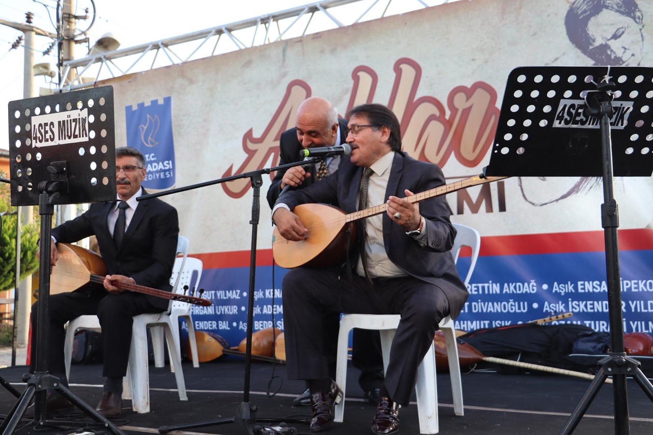KUŞADASI’NDA AŞIKLAR BAYRAMI KUTLANDI