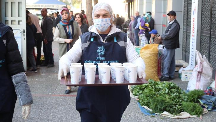 Aydın Büyükşehir Belediyesi sabahları sıcak çorba ikramında başladı