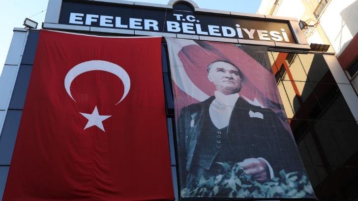 Efeler Ulu Önder Atatürk’ü andı