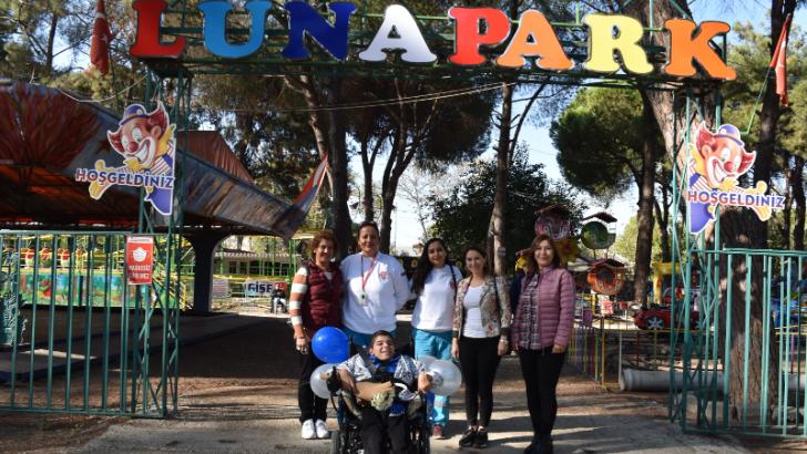 Serebral palsi hastası Mehmet Han’ın lunapark sevinci