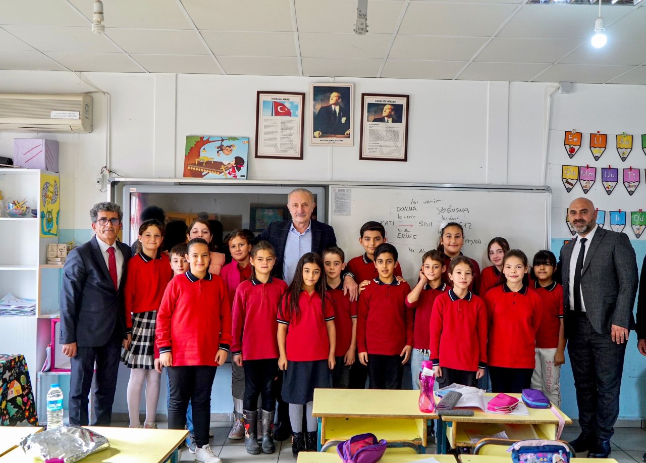 BAŞKAN ATABAY MİNİK ÖĞRENCİNİN RİCASINI KIRMADI