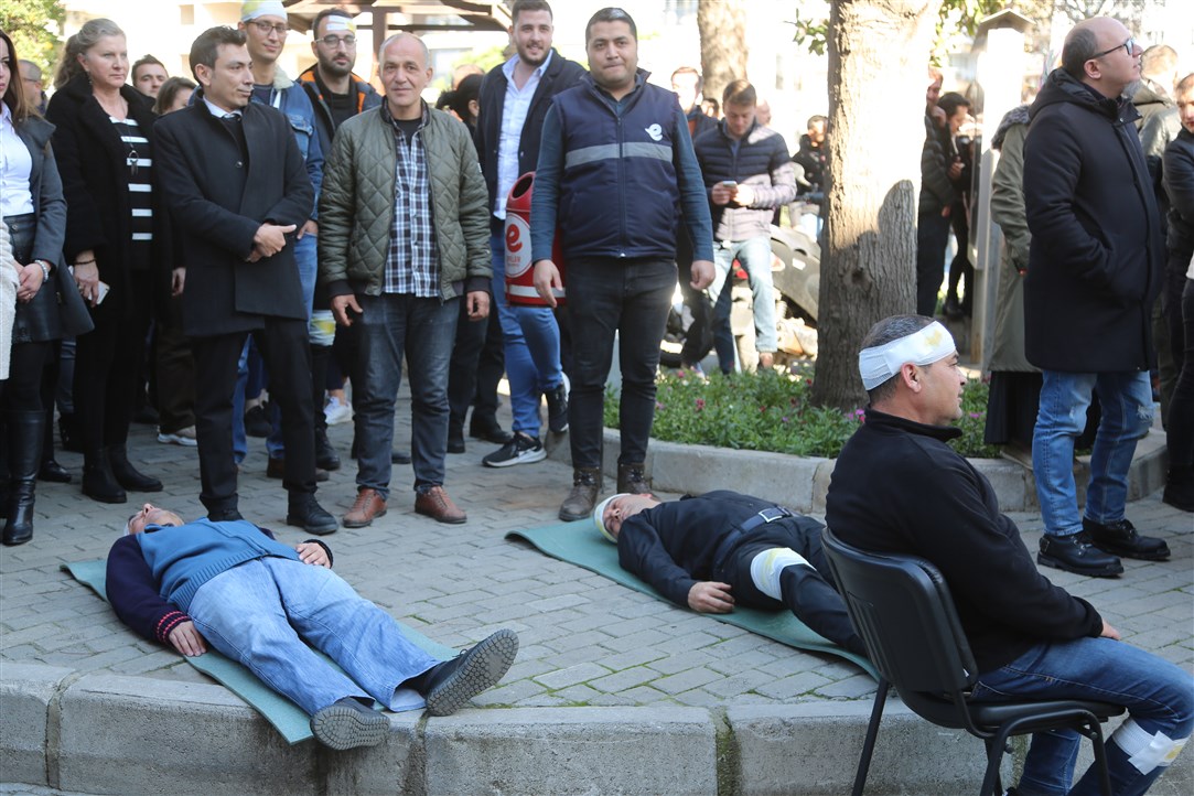 EFELER BELEDİYESİ’NDEN GERÇEĞİ ARATMAYAN DEPREM TATBİKATI