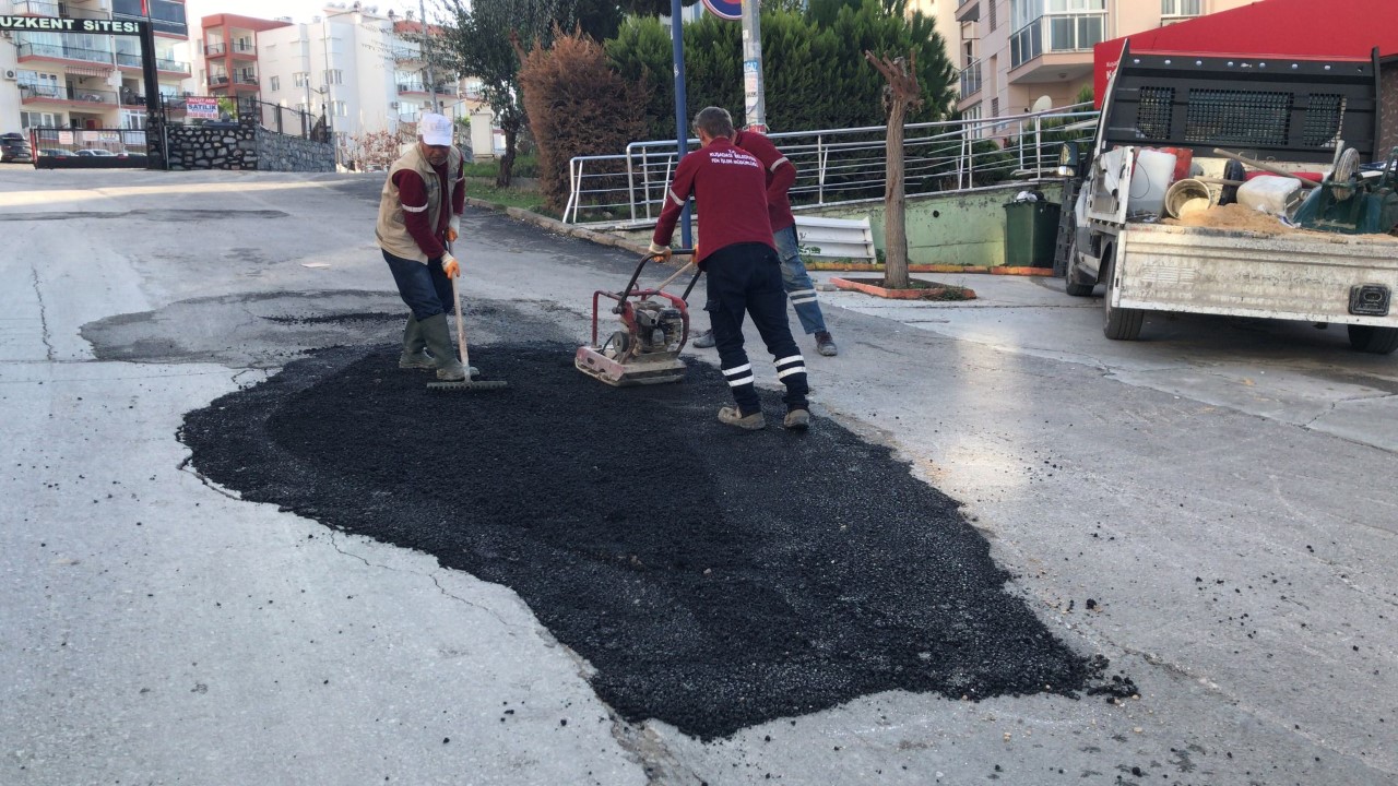 KUŞADASI’NIN DÖRT BİR YANINDA HUMMALI YOL ÇALIŞMASI