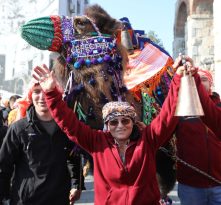 “EFES SELÇUK DEVE GÜREŞLERİ FESTİVALİNDE ALTIN HAVAN SAHİBİNİ BULDU”