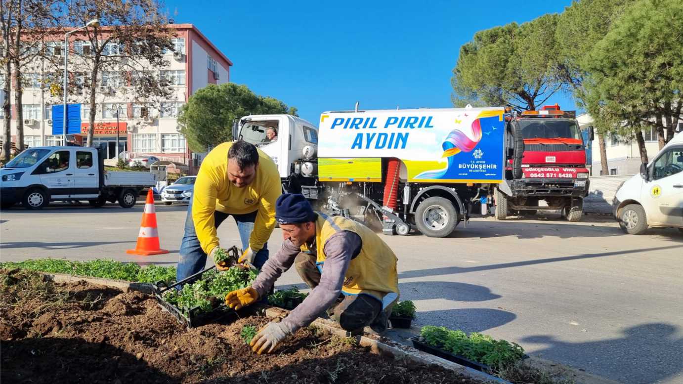 AYDIN BÜYÜKŞEHİR BELEDİYESİ’NDEN KARACASU’DA ÇALIŞMALARA HIZ KESMEDEN DEVAM EDİYOR