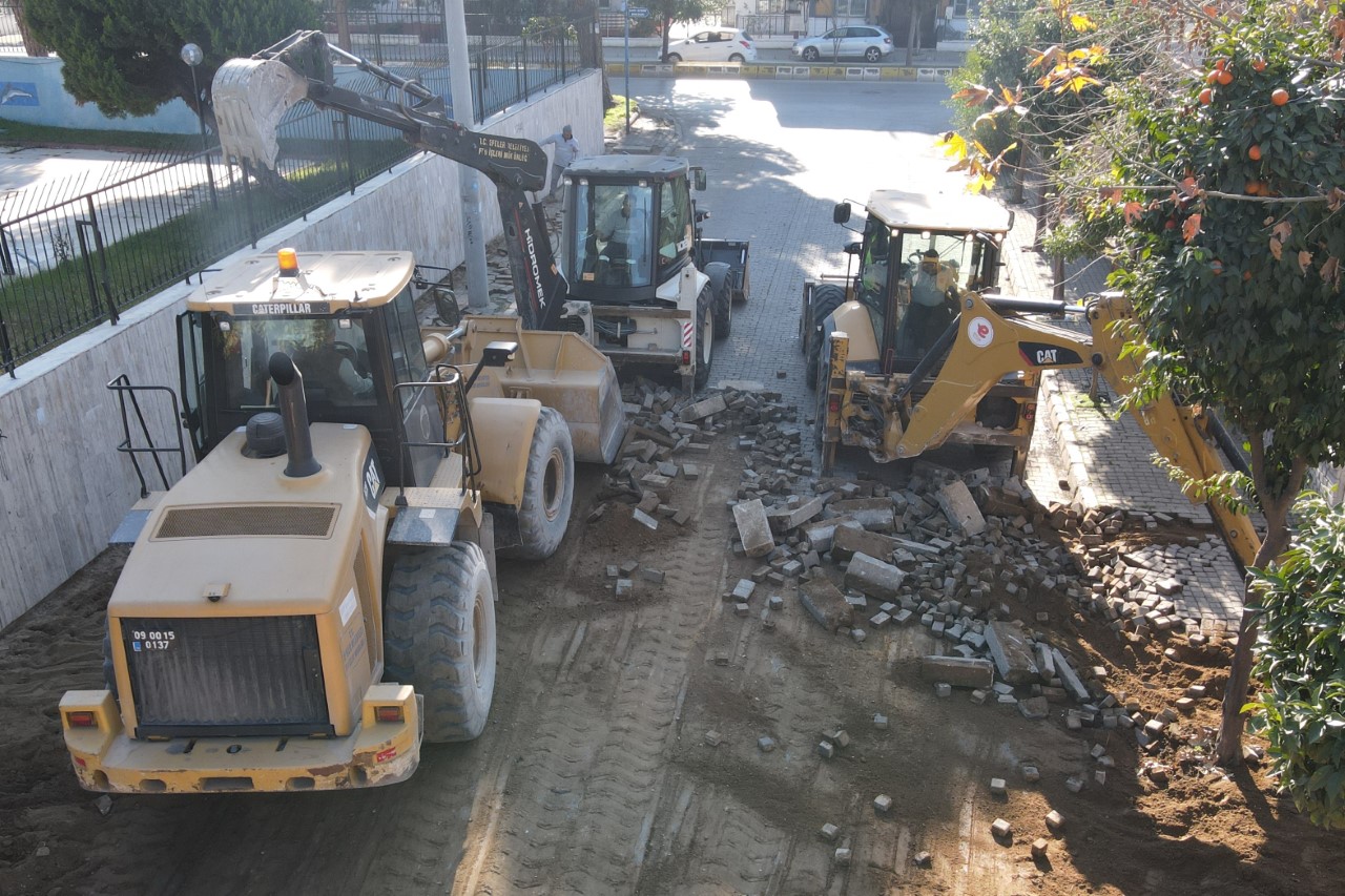 Efeler’in Ekipleri Efeler Mahallesi’ni Yeniliyor