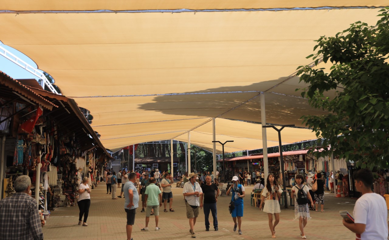 BAŞKAN CERİTOĞLU SENGEL’DEN EFES ESNAFINA DESTEK