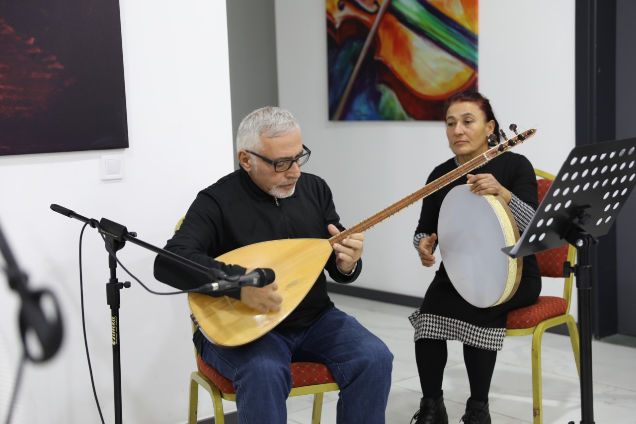 NEŞET ERTAŞ’IN UNUTULMAZ ESERLERİ 5 ÇAYI’NDA SESLENDİRİLDİ