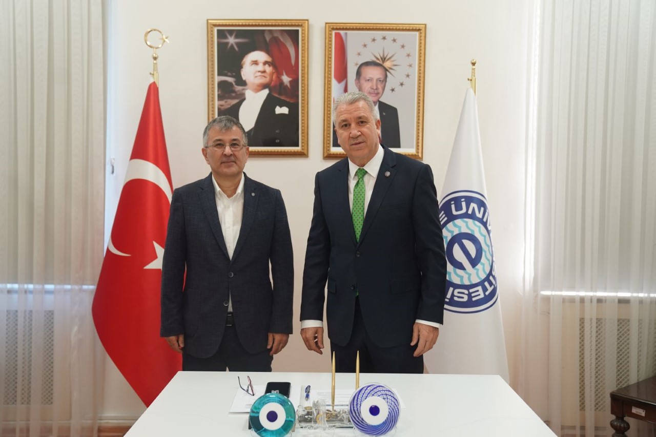 Egeli bilim insanları ‘İpekböceklerini biyoreaktör olarak kullandılar’