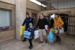 Menderes Belediyesi’nden deprem bölgesine yardım kampanyası
