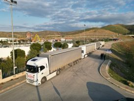 MENEMEN’DEN AFET BÖLGESİNE 20 TIR YARDIM