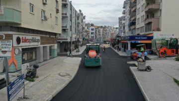 Aydın Büyükşehir Belediyesi Kuşadası’nın yollarını yeniliyor