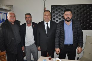 BAŞKAN DİNÇER MUHTARLA BİR ARAYA GELDİ