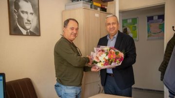 Kuşadası Belediyesi sağlık çalışanlarının gününü kutladı