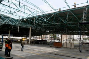 DAVUTLAR KAPALI PAZAR YERİNİN ÇATISI YENİLENİYOR