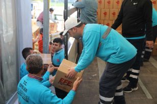 Efeler Dayanışmayı Ramazan Ruhuyla Sürdürüyor