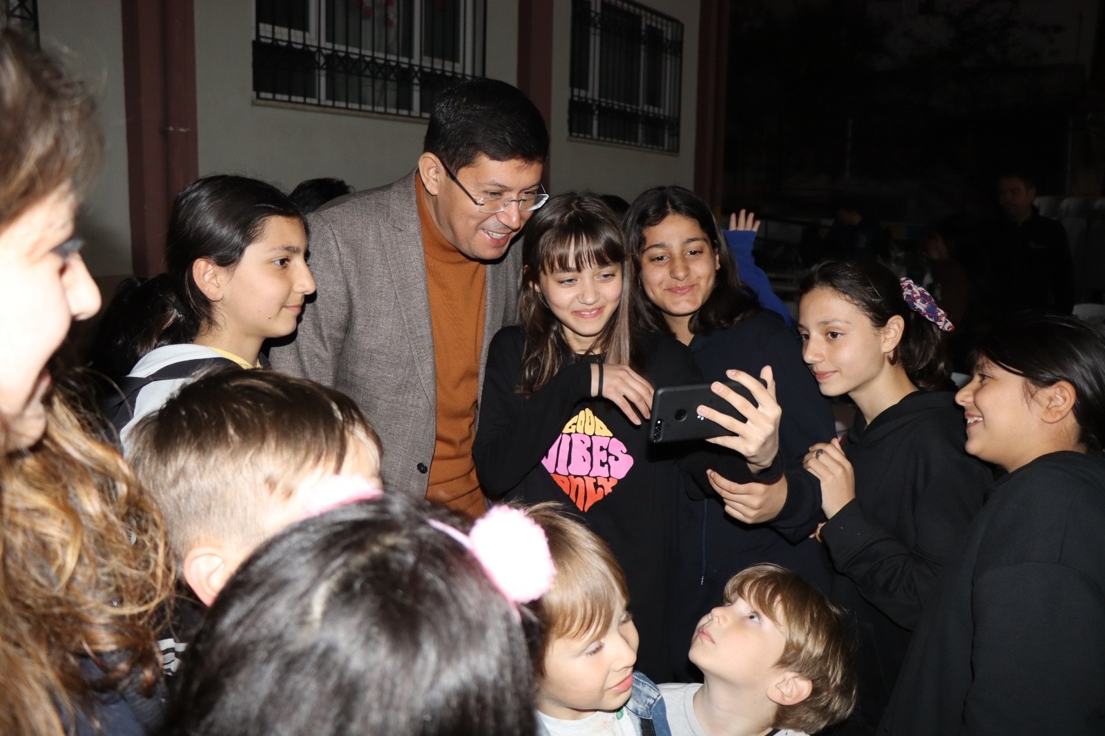 Karaçay’da Başkan Özcan’a sevgi seli