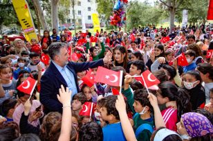 Bayraklı’da 23 Nisan şenlikleri başladı