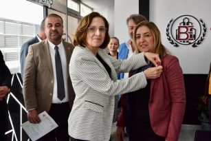 MHP’li Depboylu Didim’de yeni üyelere rozet taktı