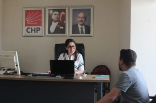 CHP’Lİ GENÇLERDEN ÖĞRENCİLERE ULAŞIM DESTEĞİ