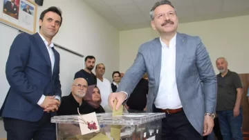 Vali Aksoy, oyunu kullandı