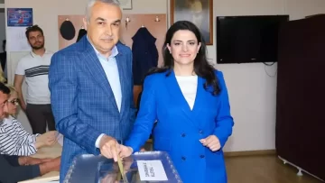 Milletvekili Savaş oy verme geleneğini bozmadı