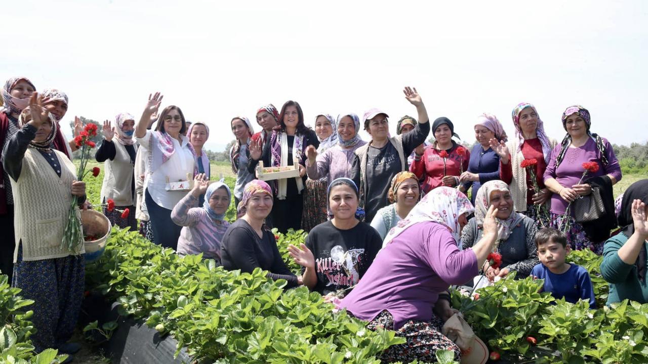 Selvi Kılıçdaroğlu 1 Mayıs’ı Aydınlı kadın çiftçilerle kutladı