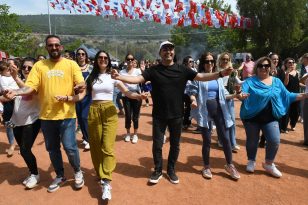 KUŞADASI BELEDİYESİ ÇALIŞANLARI 1 MAYIS’I COŞKUYLA KUTLADI