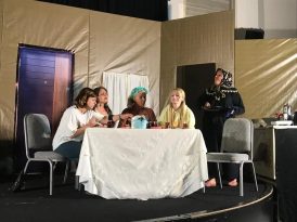 KADINA YÖNELİK ŞİDDETİ TİYATRO OYUNUYLA ANLATTILAR