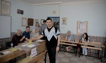 BAŞKAN ÖMER GÜNEL CUMHURBAŞKANLIĞI 2. TUR SEÇİMLERİ İÇİN OYUNU KULLANDI