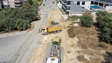 EGE MAHALLESİ’NİN YOLLARI KESİNTİSİZ MESAİ İLE YENİLENİYOR