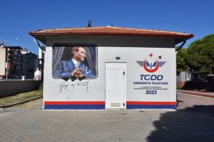 Atatürk’ün trenden baktığı fotoğraf, Germencik İstasyonu’nu süslüyor