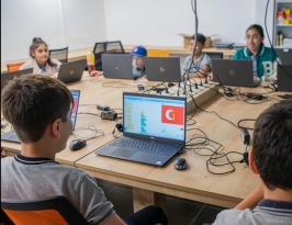 İSTASYON KUŞADASI ÖĞRENCİLERİ DİJİTAL DÜNYAYA HAZIRLIYOR