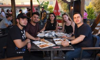 KUŞADASI BELEDİYESİ SOFRASINI BU YIL DA ÜNİVERSİTE ÖĞRENCİLERİNE AÇTI