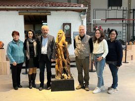 “Ölmez ağacın gölgesinde, SURETLER” heykel sergisi açıldı