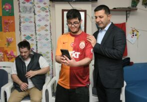 BAŞKAN ÖMER GÜNEL ERDOĞAN ÖVEN ENGELLİLER KÖYÜ’NÜ ZİYARET ETTİ