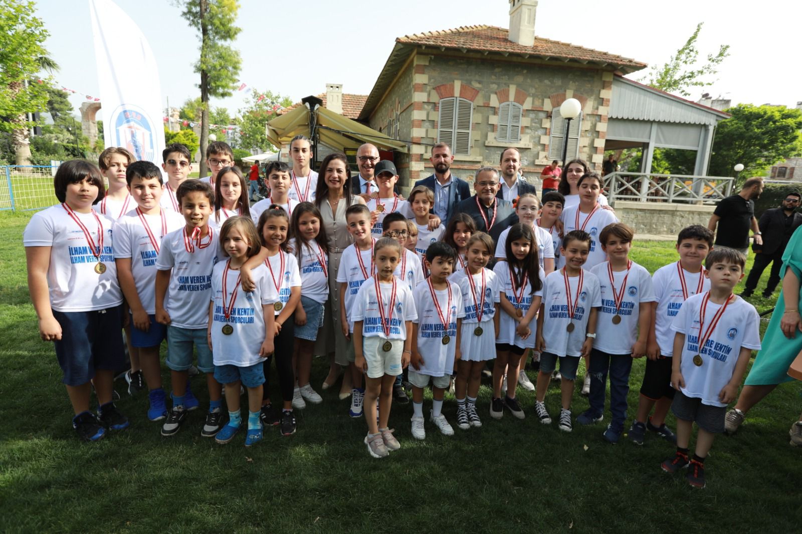 FİLİZ BAŞKAN BAŞARILI SPORCULARI TEBRİK ETTİ