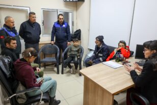 BAŞKAN YETİŞKİN YANGIN MAĞDURU AİLEYE SAHİP ÇIKTI